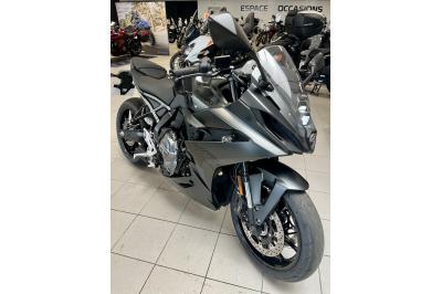 SUZUKI GSX-8R