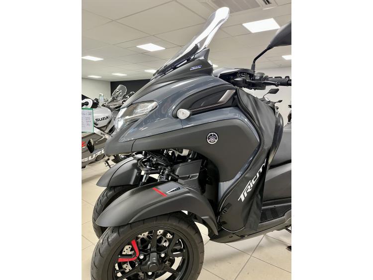 YAMAHA TRICITY 300